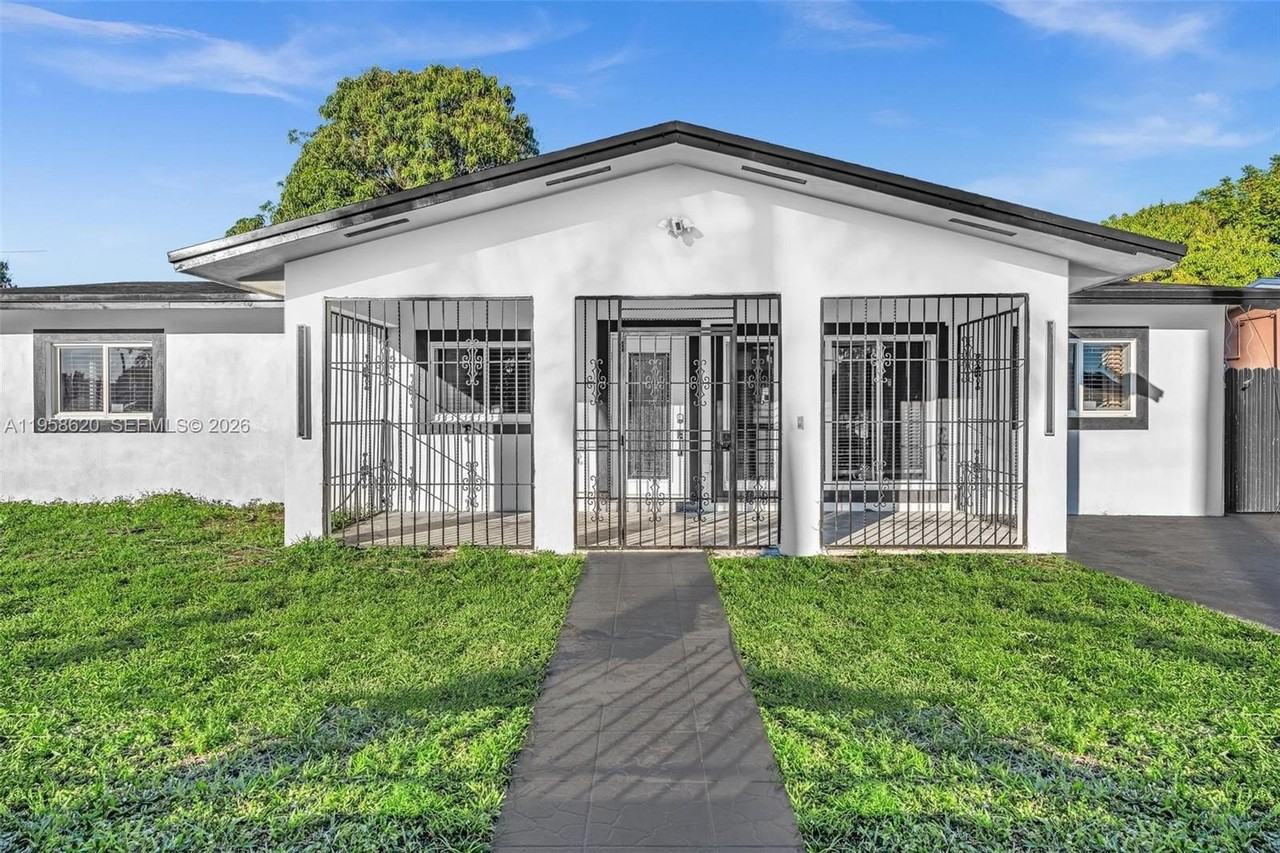 560 N Perviz Ave - Photo 3 of 40