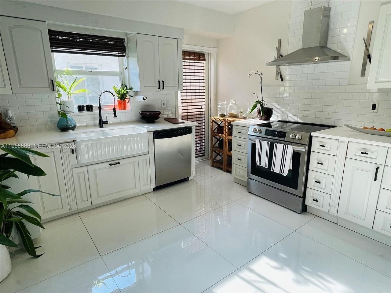 759 Ne 87th St - Photo 5 of 19