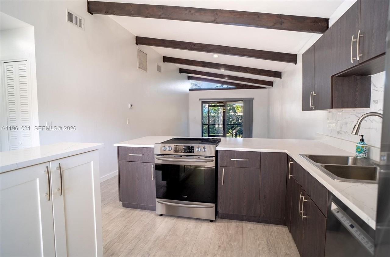 135 Essex Rd #2-28 - Photo 5 of 34