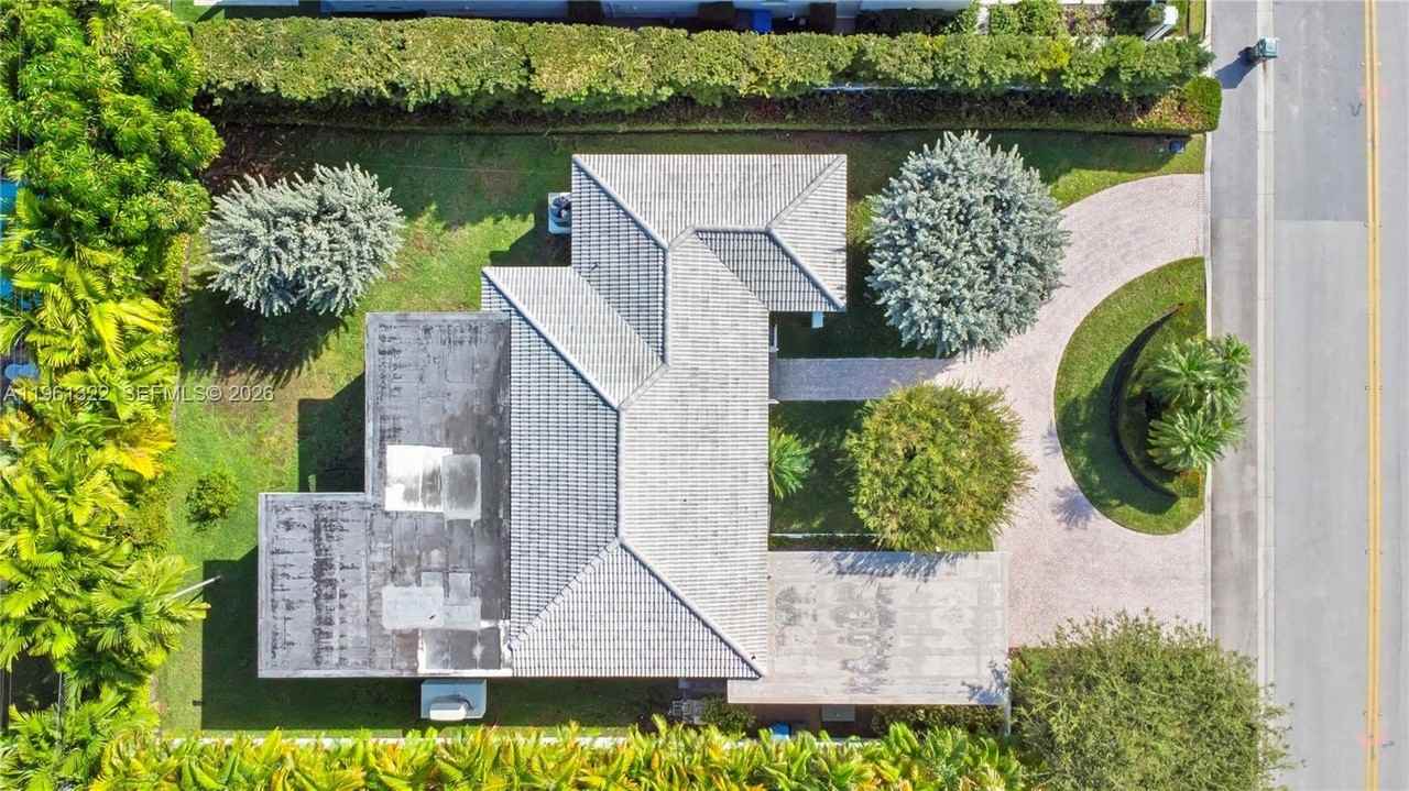 1261 98th St - Photo 2 of 50