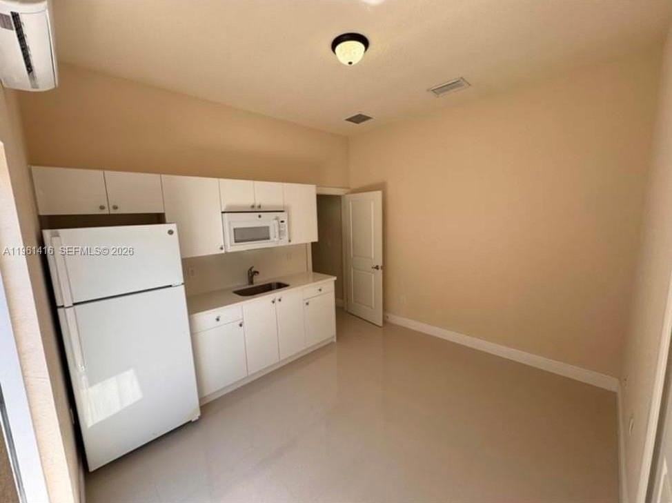 14434 Sw 14th St #1 - Photo 2 of 10