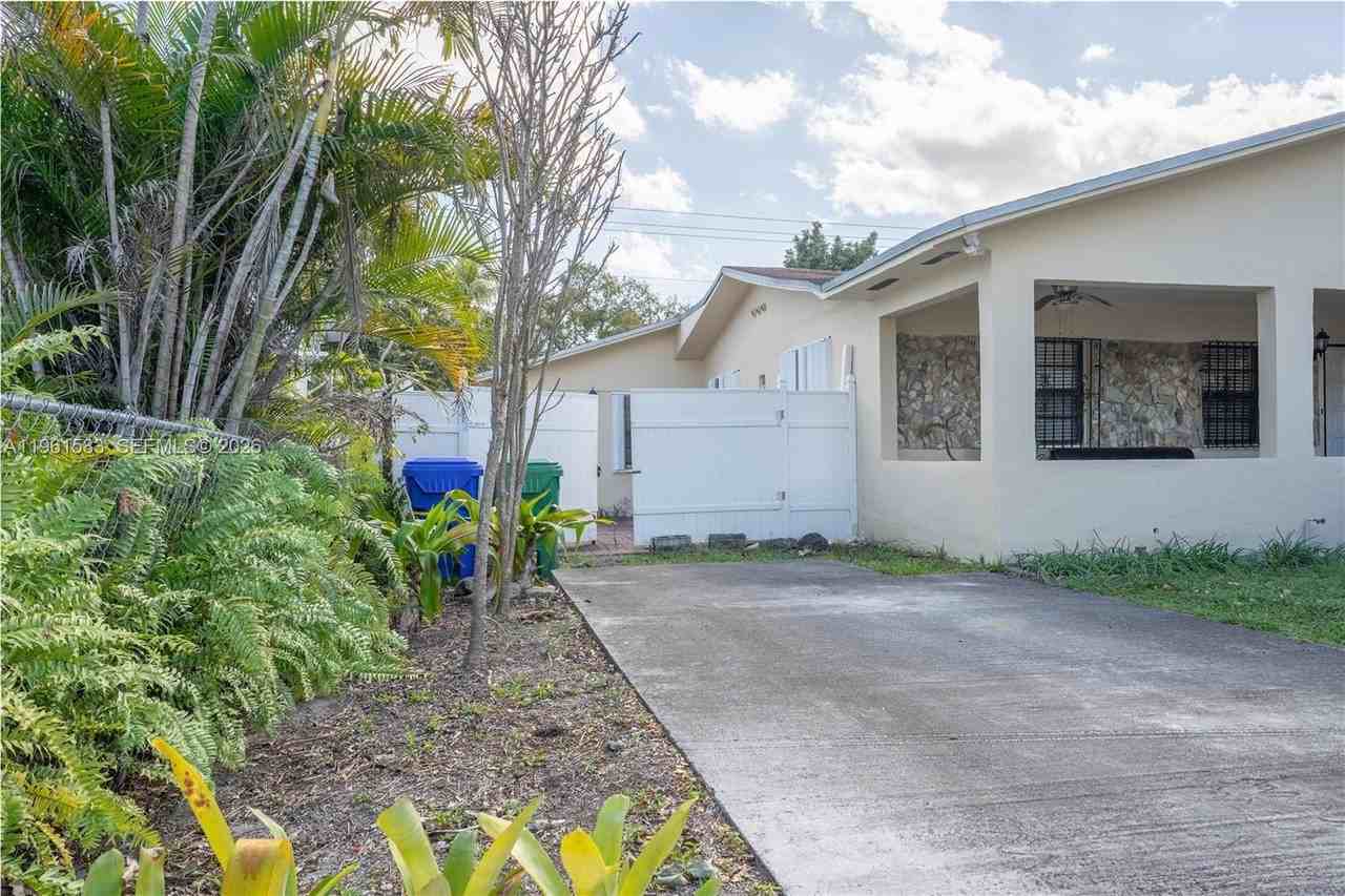 4350 Sw 5th St - Photo 2 of 13