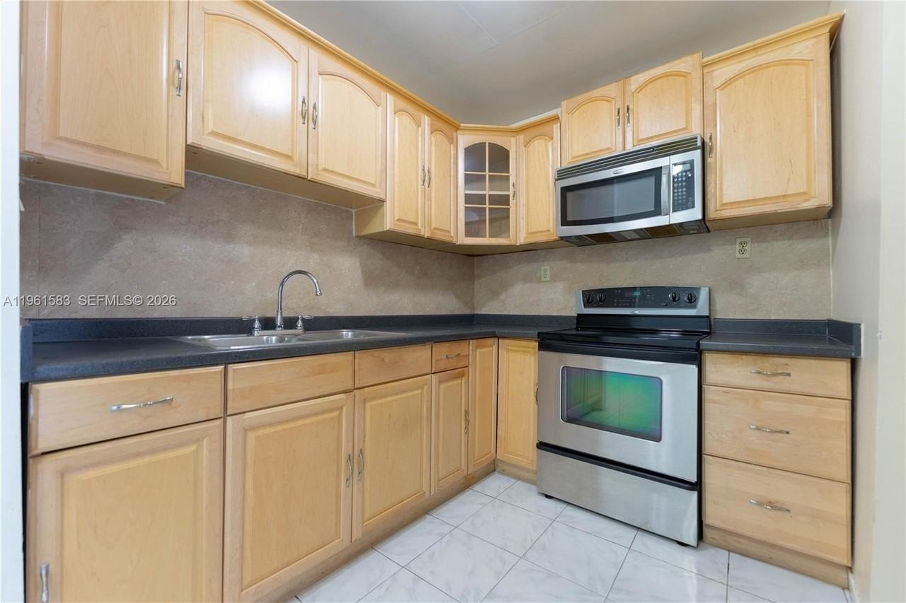 4350 Sw 5th St - Photo 6 of 13