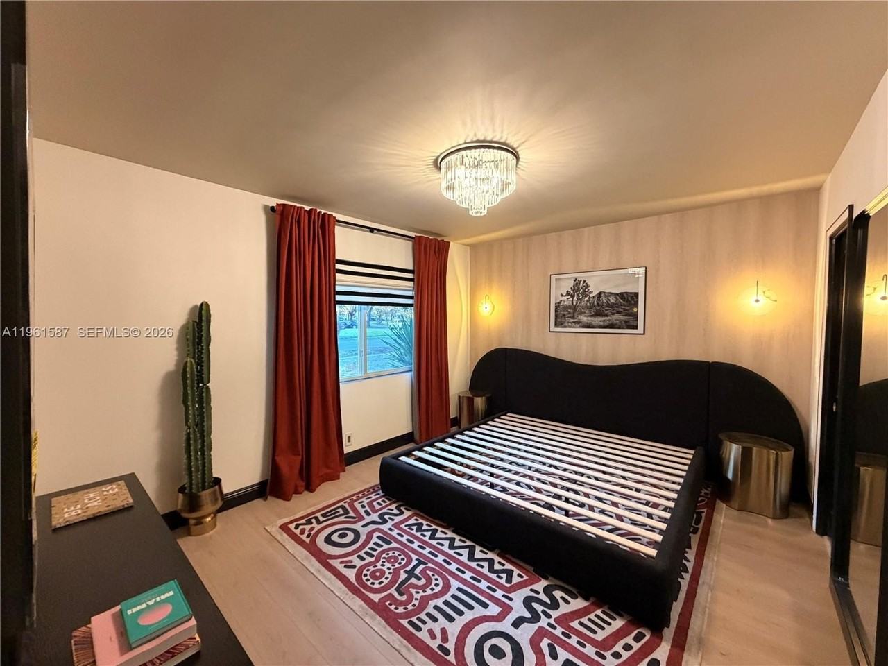 920 Sw 50th Ave - Photo 4 of 42