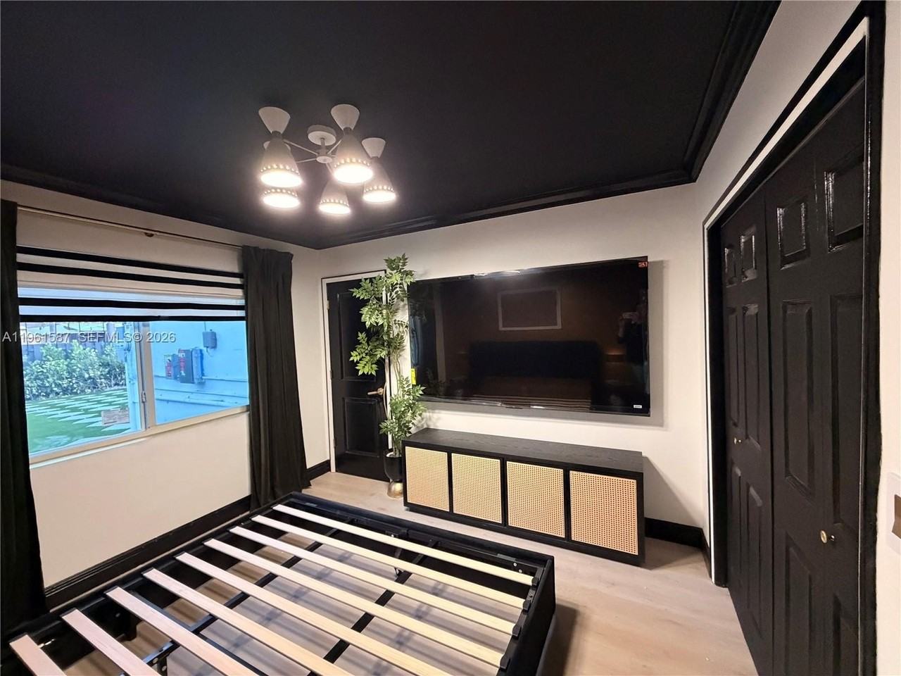 920 Sw 50th Ave - Photo 5 of 42