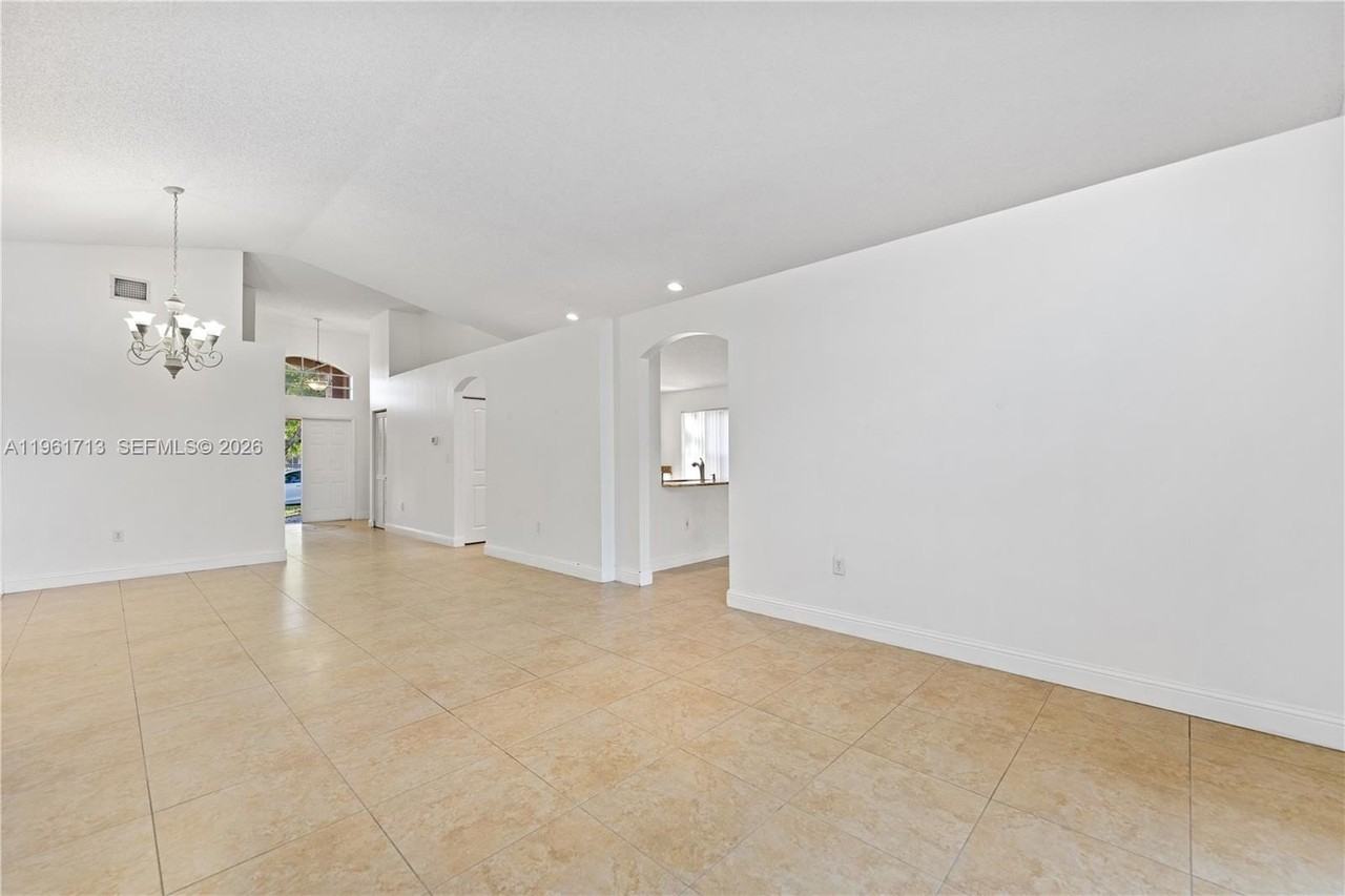 17491 Sw 33rd St - Photo 6 of 36