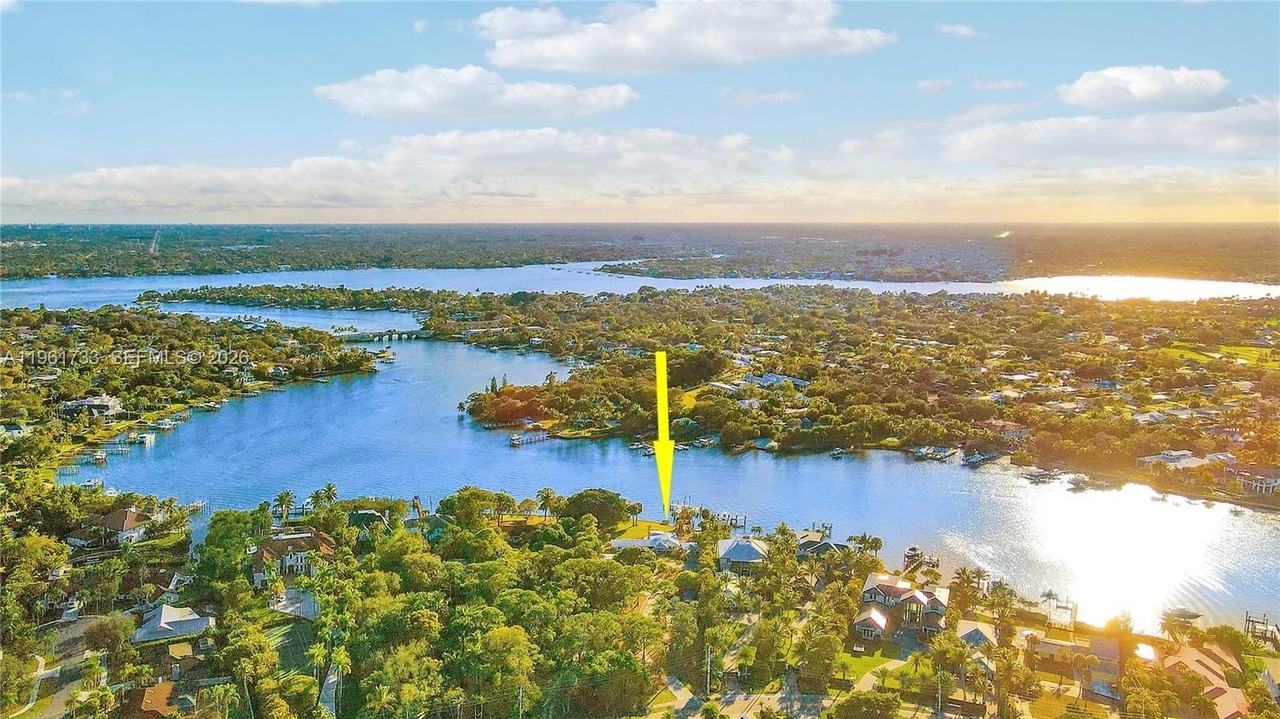 19655 Riverside Dr - Photo 2 of 42