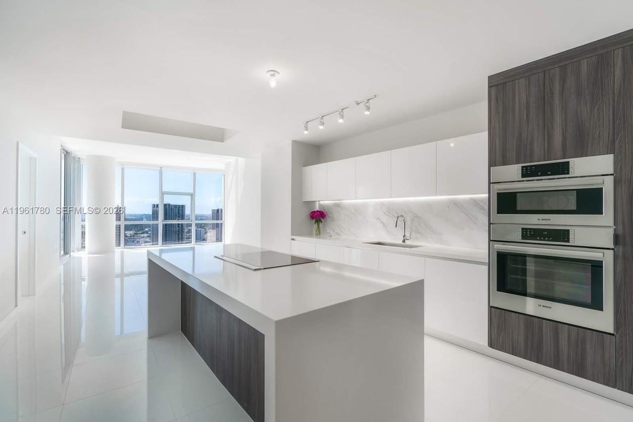 851 Ne 1st Ave #3212 - Photo 3 of 38