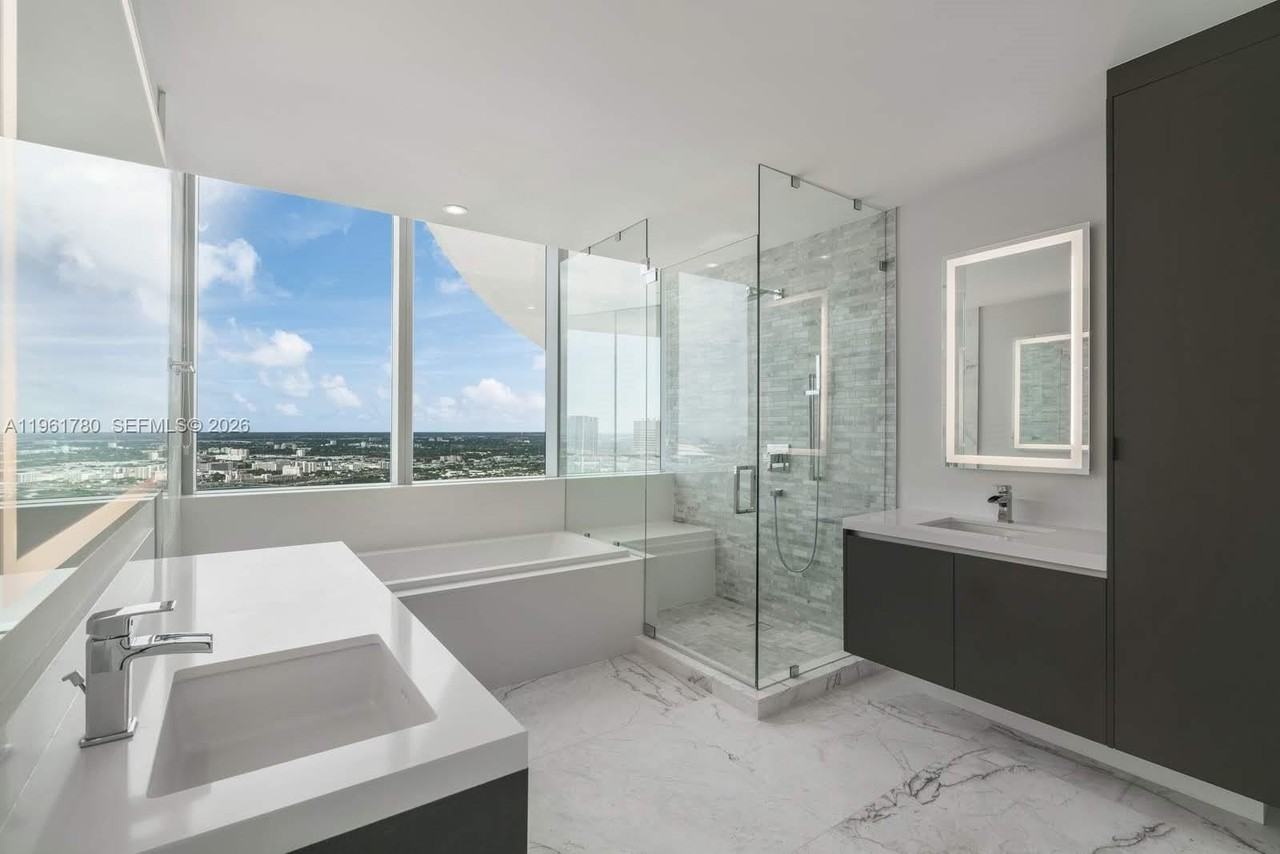 851 Ne 1st Ave #3212 - Photo 7 of 38