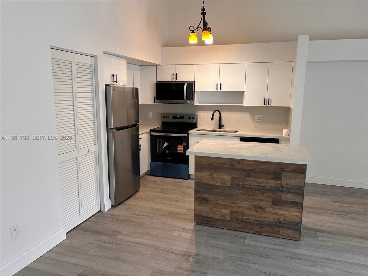 7450 Nw 34th St - Photo 3 of 25