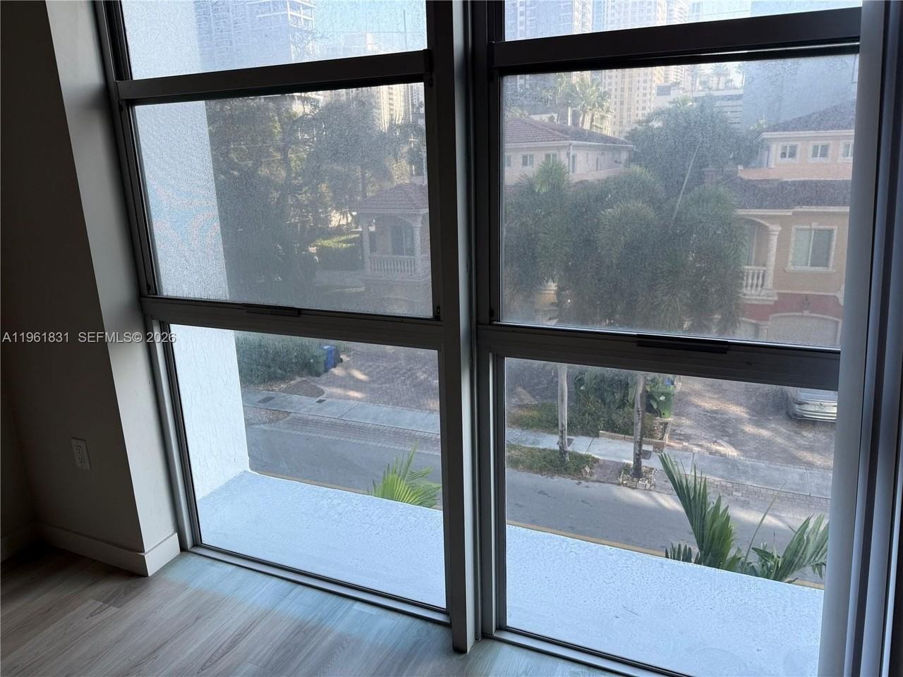 437 Sw 4th Ave #303 - Photo 2 of 13