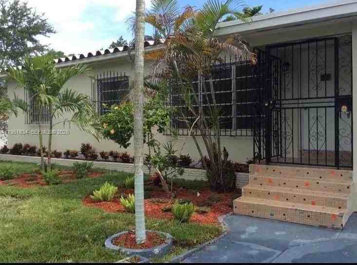 730 Ne 139th St - Photo 2 of 7