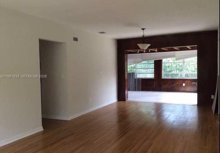 730 Ne 139th St - Photo 3 of 7