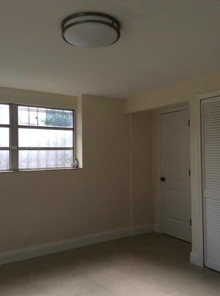 730 Ne 139th St - Photo 5 of 7