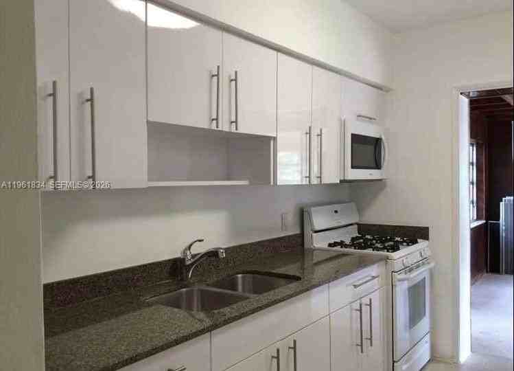 730 Ne 139th St - Photo 6 of 7