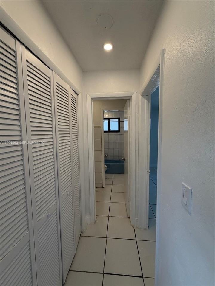 17150 Ne 23rd Ave #10 - Photo 5 of 14