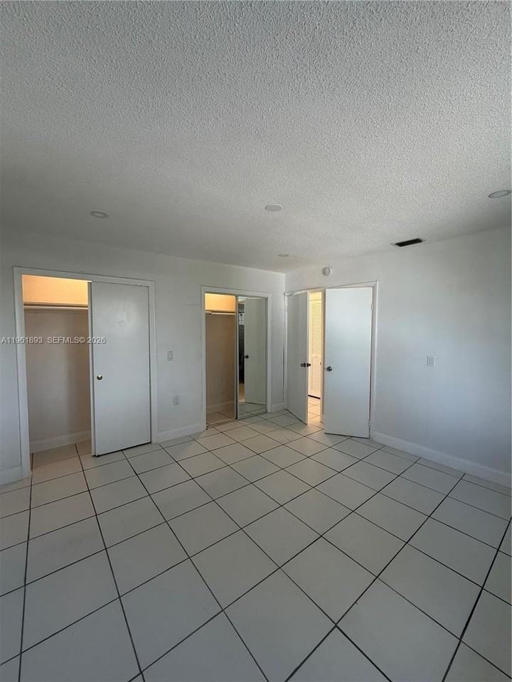 17150 Ne 23rd Ave #10 - Photo 7 of 14