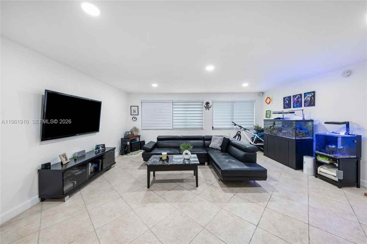 9971 W Bay Harbor Dr #206