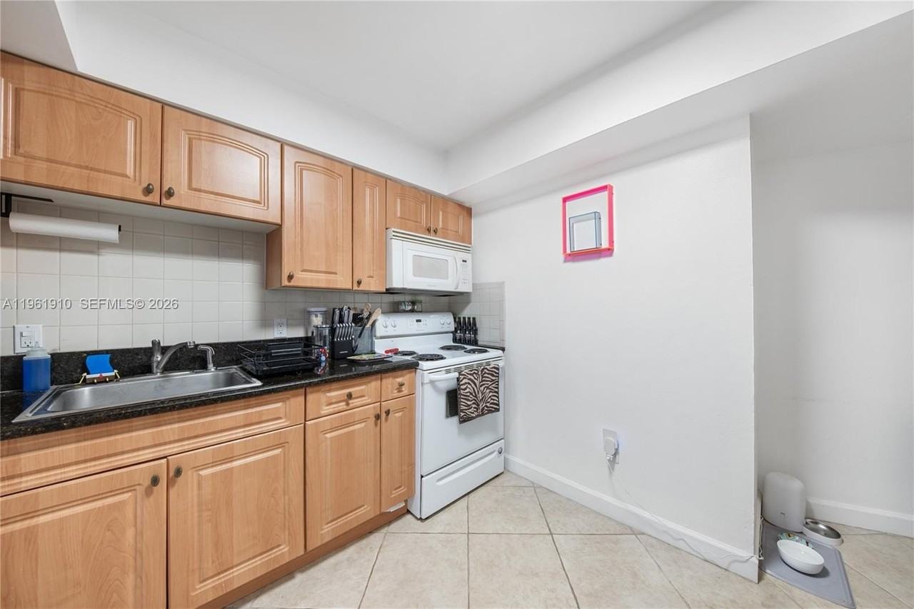 9971 W Bay Harbor Dr #206 - Photo 7 of 17