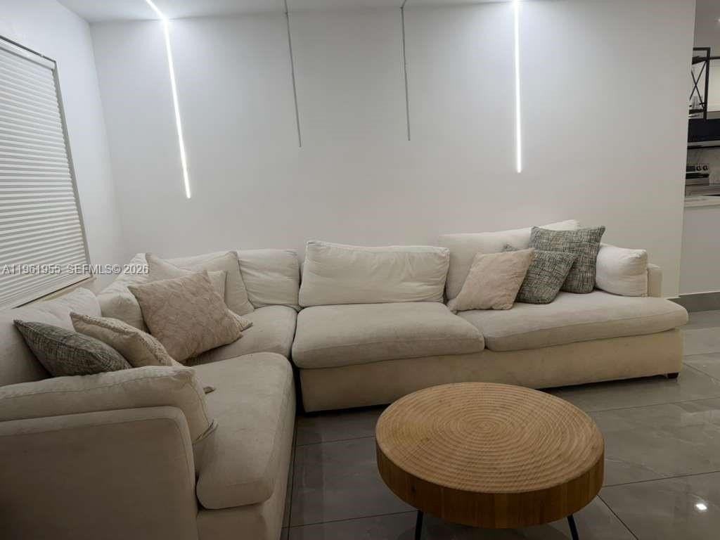 2121 N 57th Ter - Photo 4 of 14