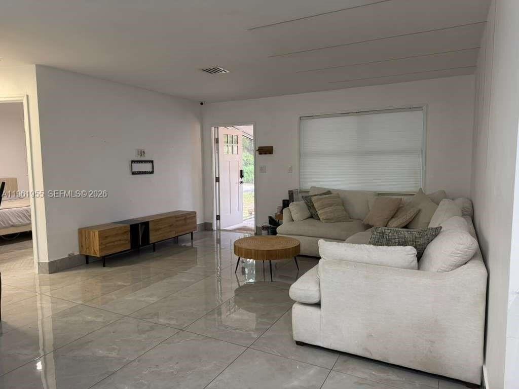 2121 N 57th Ter - Photo 6 of 14