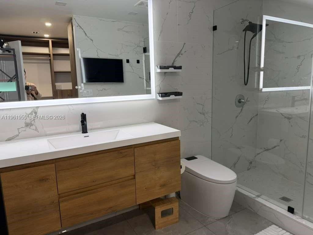 2121 N 57th Ter - Photo 7 of 14