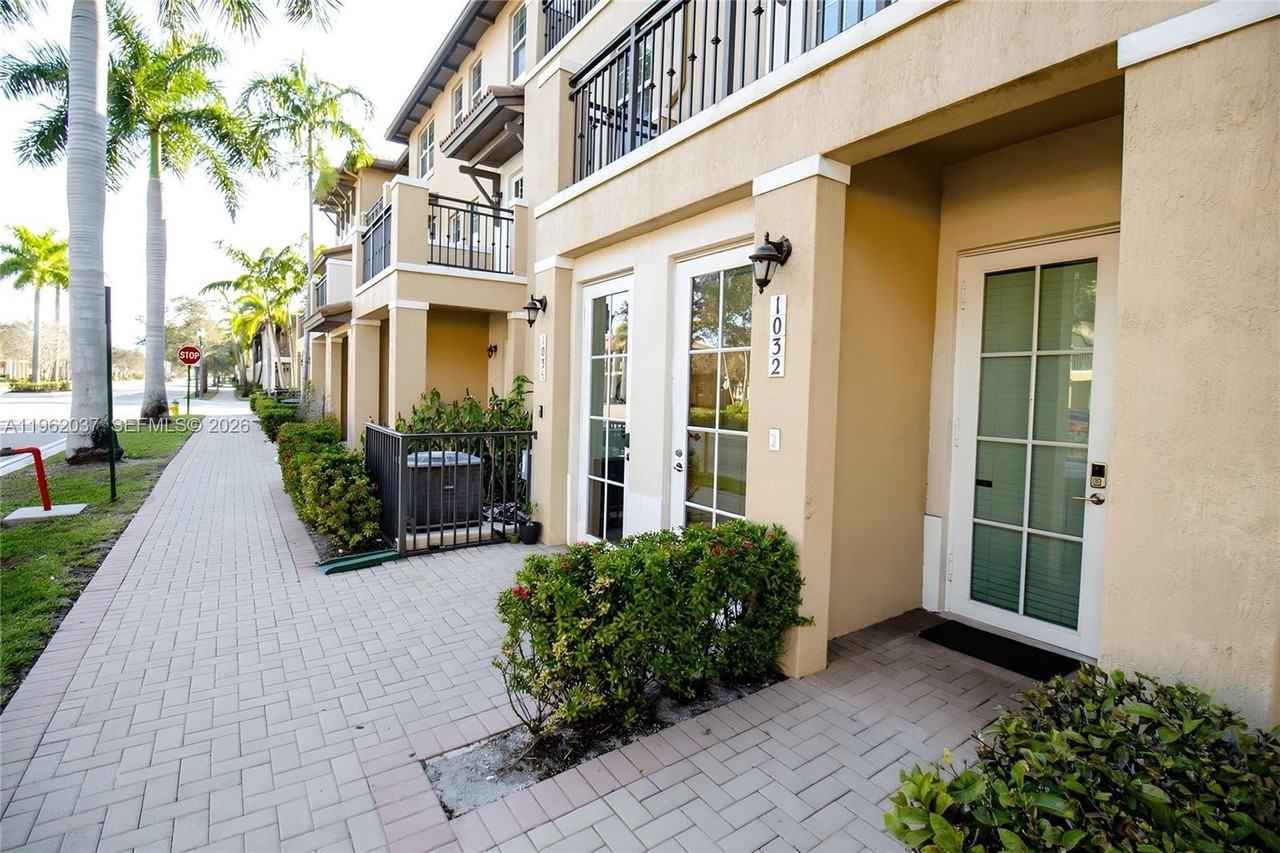 1032 Sw 147th Ave #10101 - Photo 2 of 17