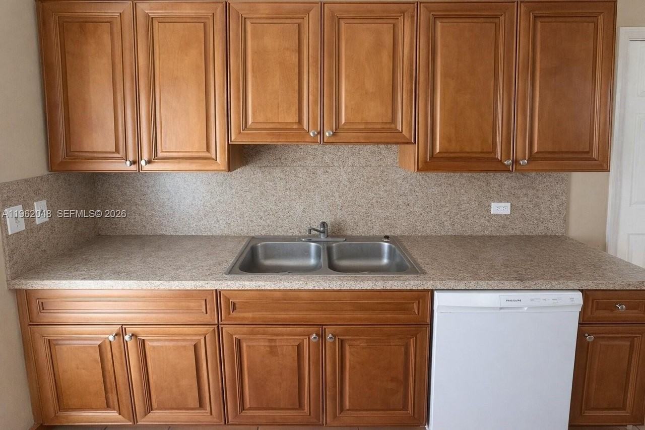 4396 Sw 25th Ter #1-2 - Photo 6 of 15