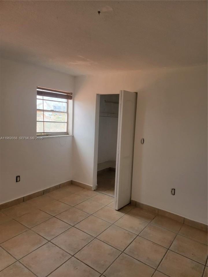 2150 Bay Dr #11 - Photo 3 of 9