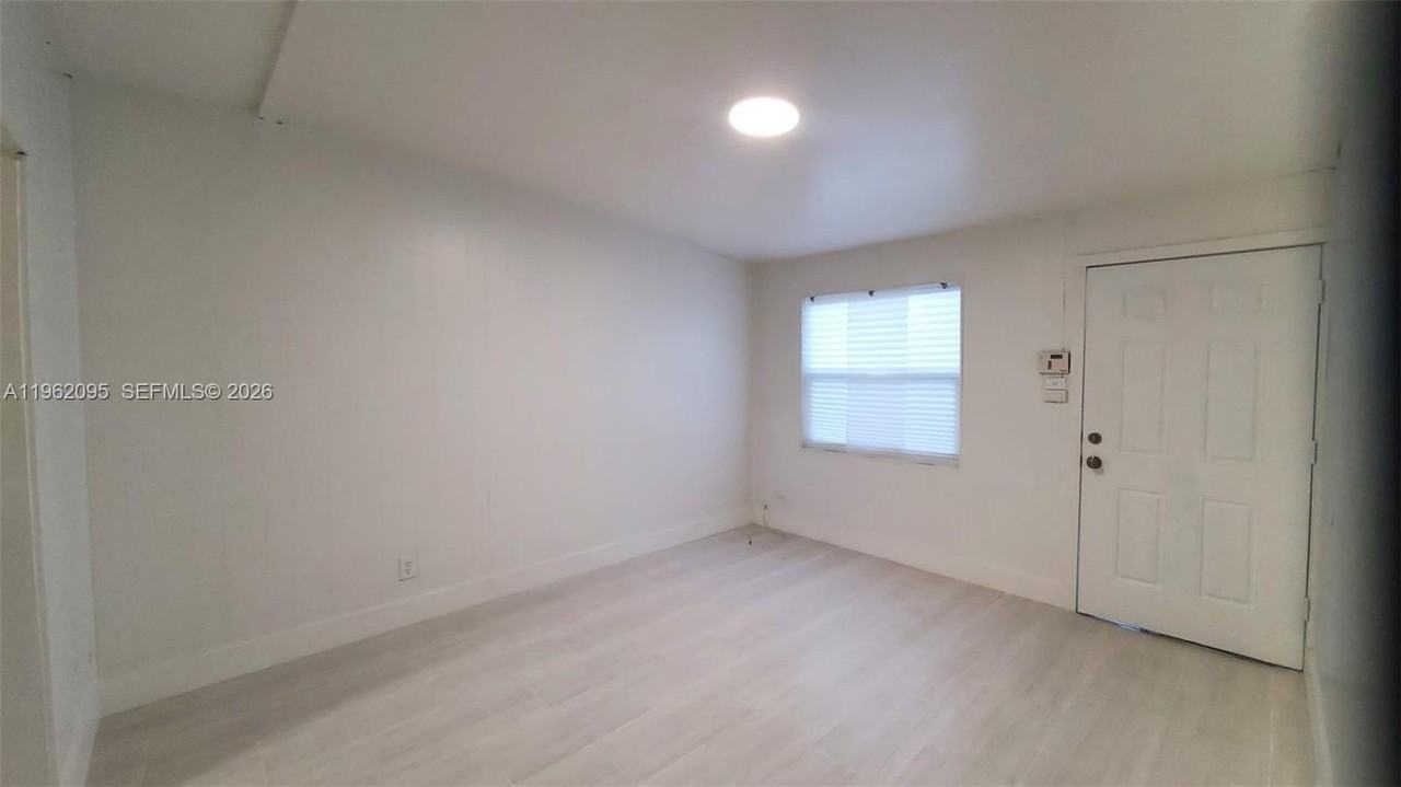 841 Nw 12th Ave #1 - Photo 5 of 14