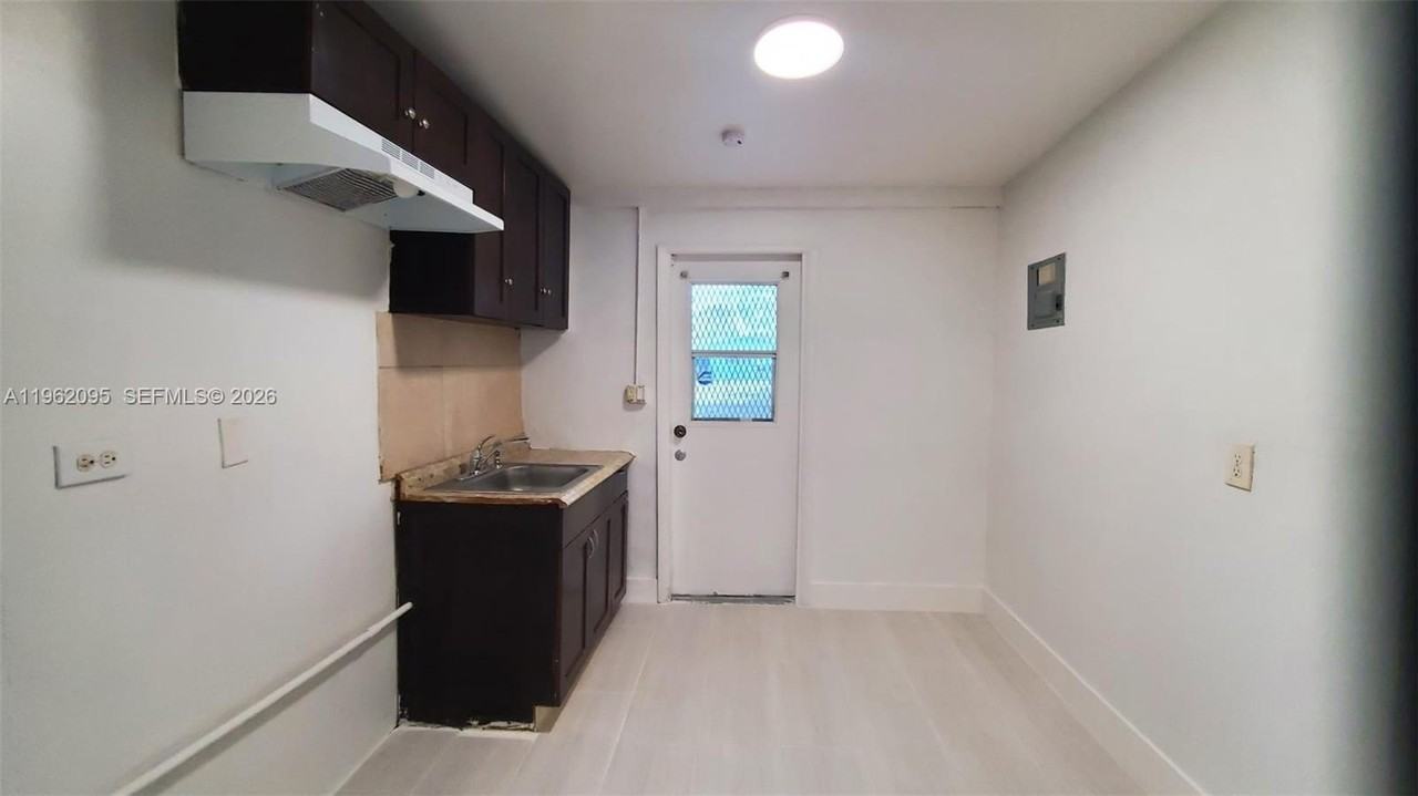 841 Nw 12th Ave #1 - Photo 6 of 14