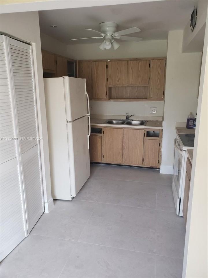 1930 Nw 119th St #722 - Photo 3 of 9