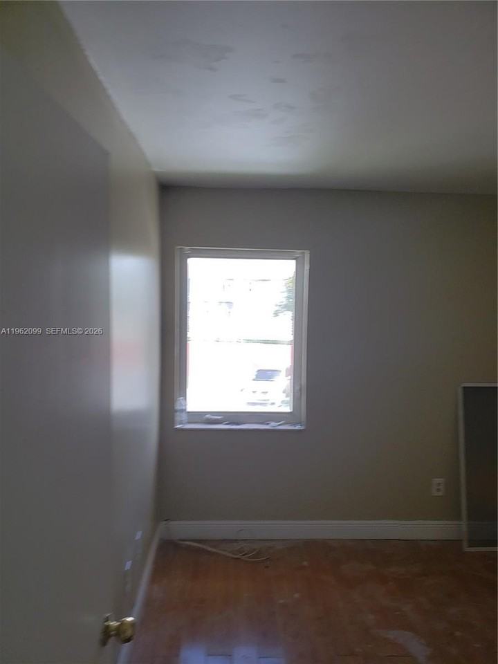 1930 Nw 119th St #722 - Photo 5 of 9