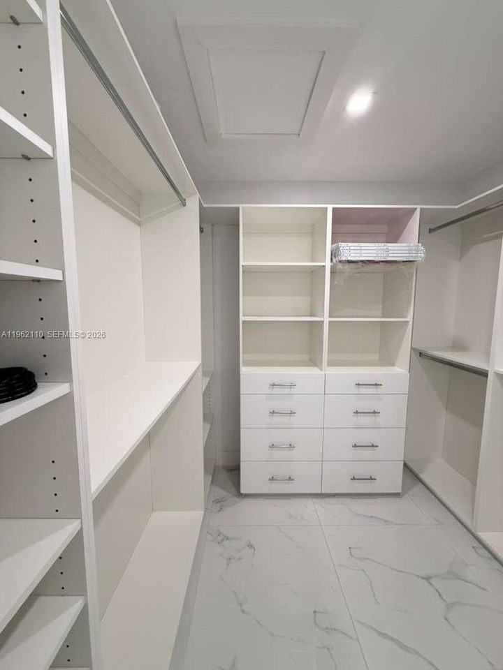 19020 Sw 91st Ave - Photo 3 of 26