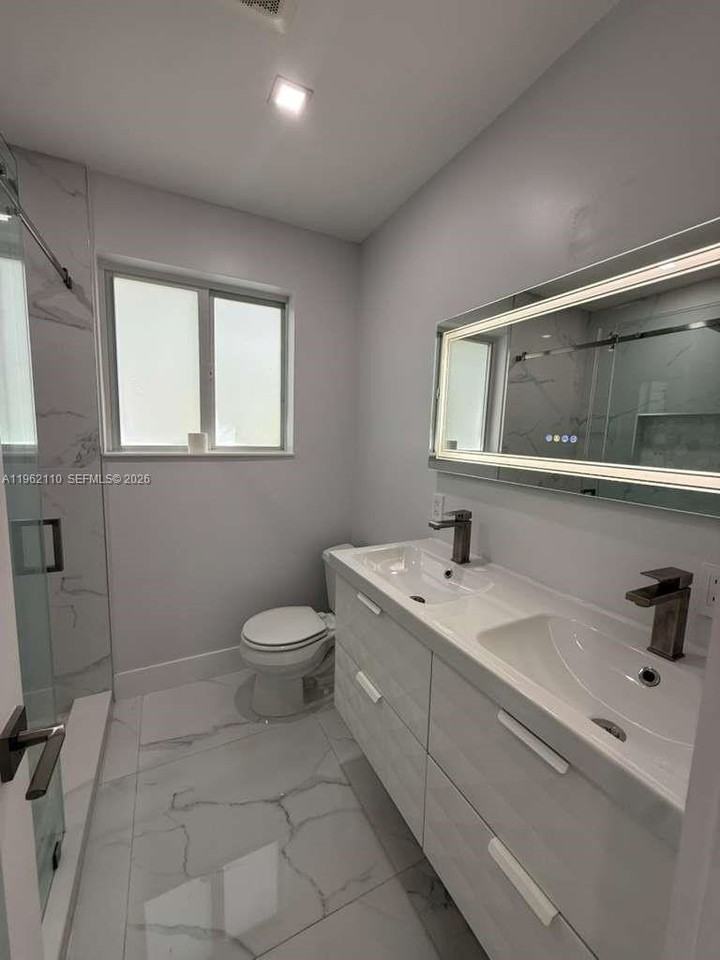 19020 Sw 91st Ave - Photo 4 of 26