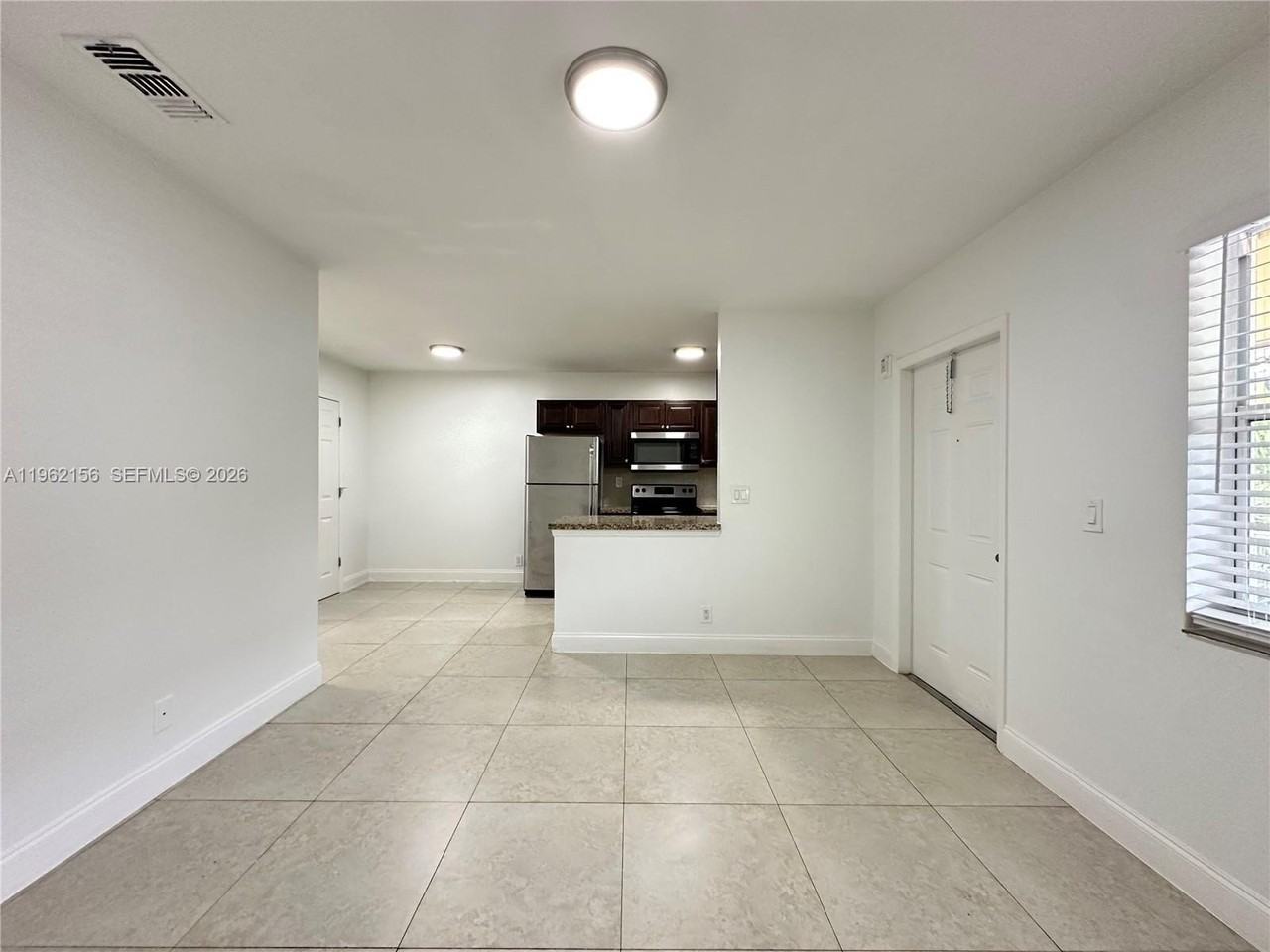 2640 Ne 8th Ave #15 - Photo 3 of 28