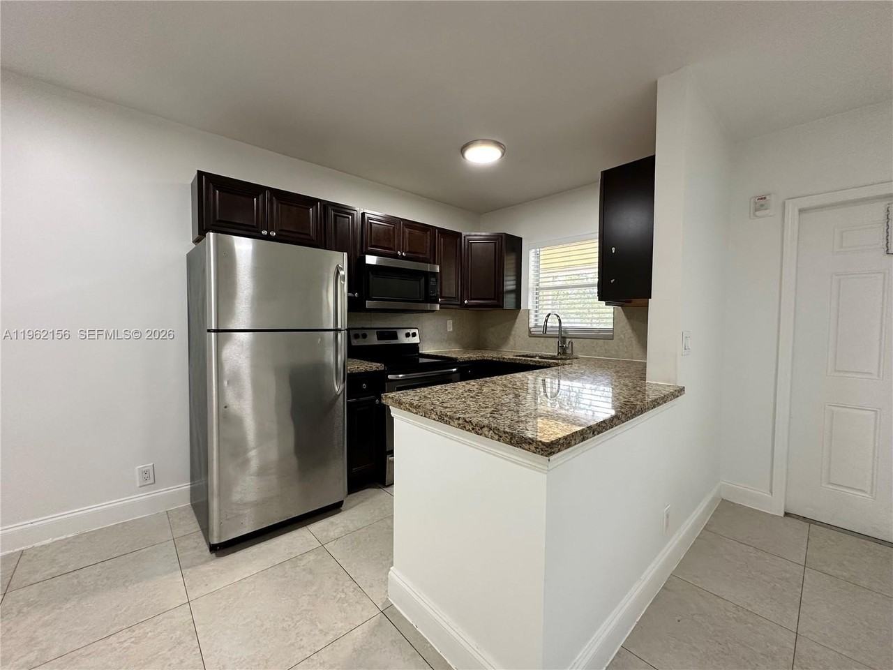 2640 Ne 8th Ave #15 - Photo 5 of 28