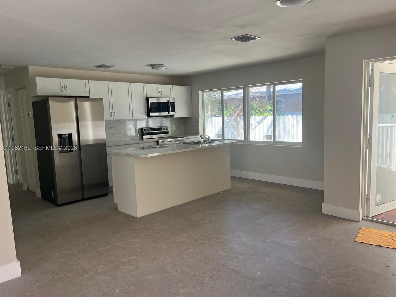 2138 Nw 26th St #B - Photo 3 of 17