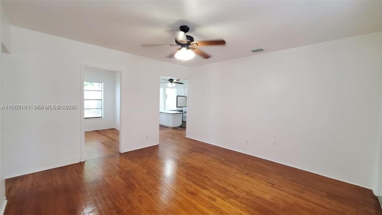 2322 Wilson St - Photo 2 of 21