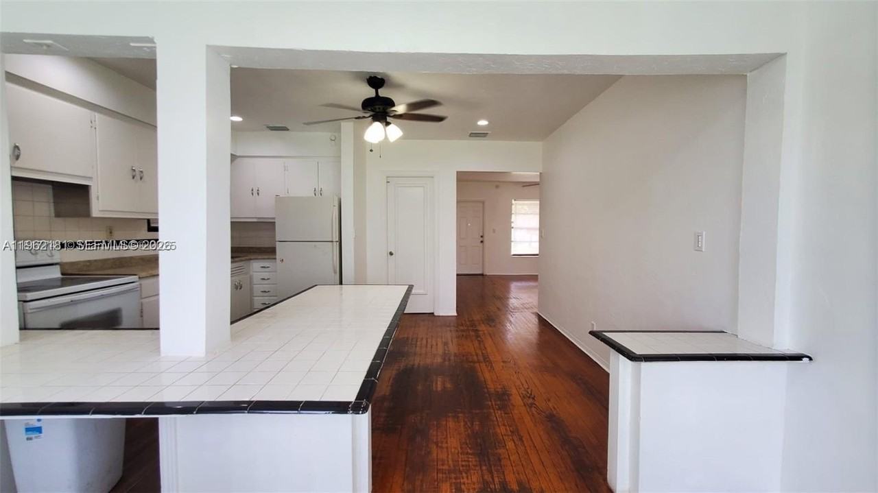 2322 Wilson St - Photo 5 of 21