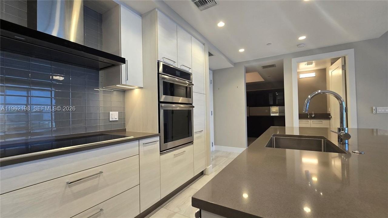 100 E Las Olas Blvd #2202 - Photo 7 of 50