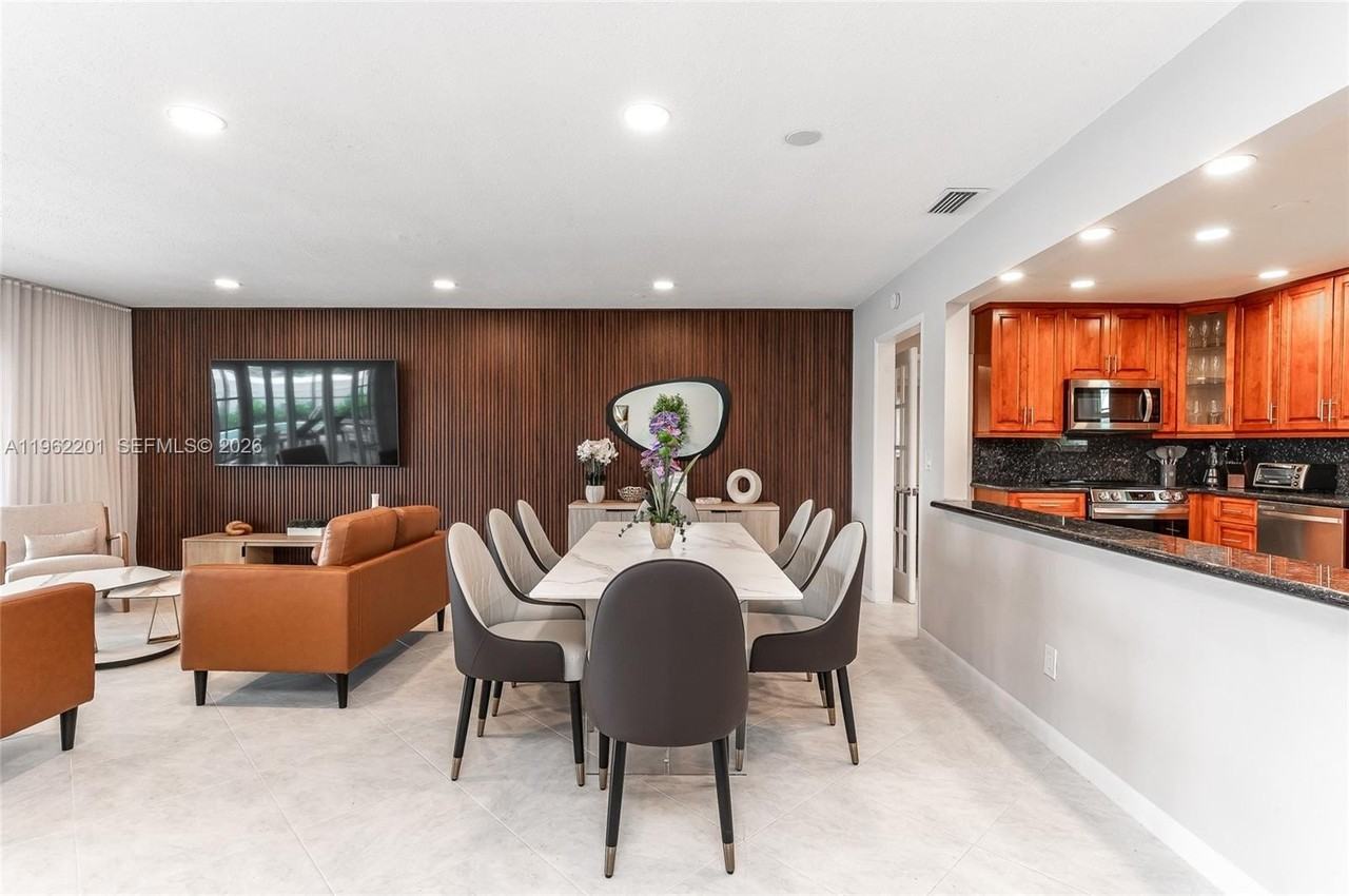 21320 Ne 25th Ct - Photo 5 of 40