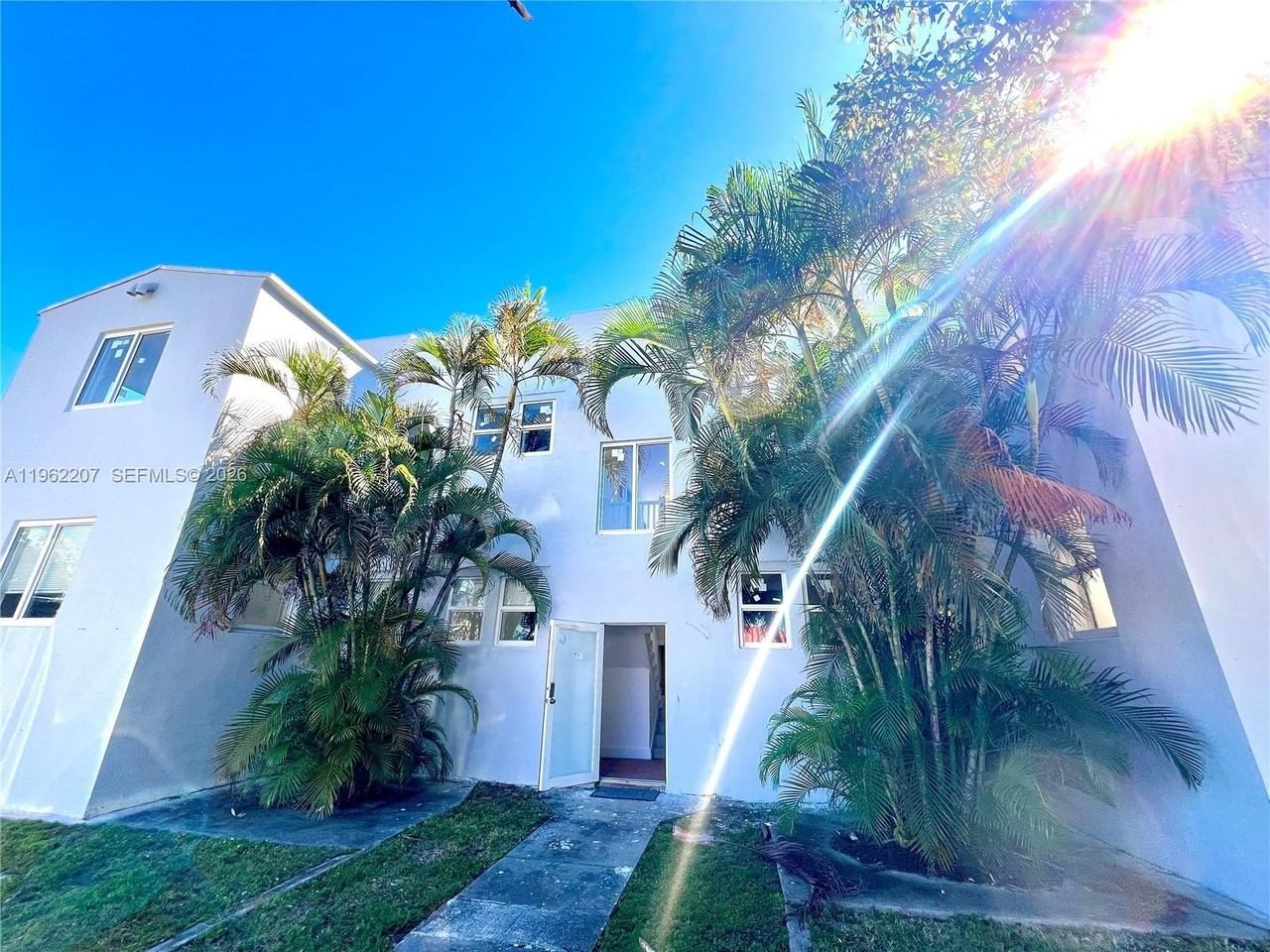 1015 S 17th Ave #8