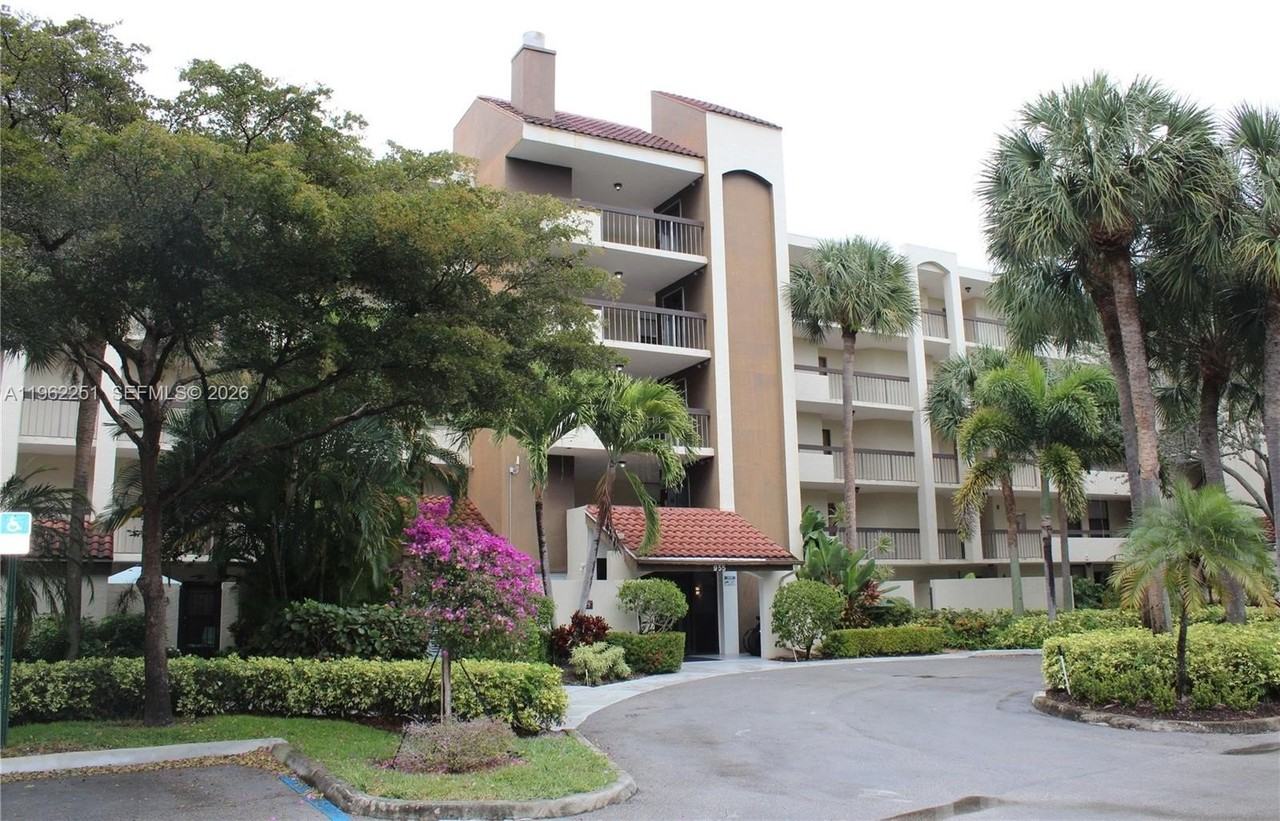 955 Egret Cir #310 - Photo 4 of 20