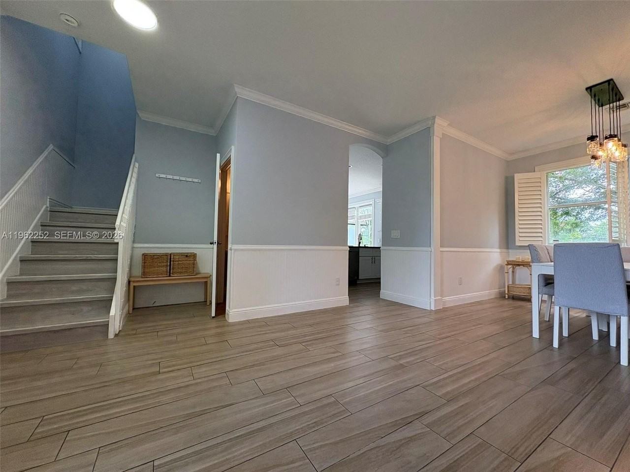 10793 Oak Bend Way - Photo 2 of 15