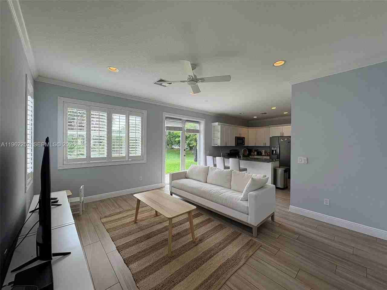 10793 Oak Bend Way - Photo 5 of 15