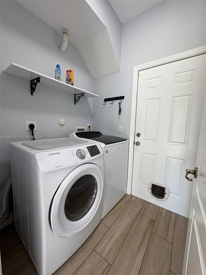 10793 Oak Bend Way - Photo 6 of 15