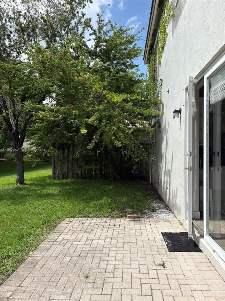 10793 Oak Bend Way - Photo 7 of 15