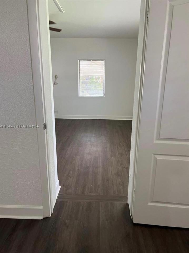 6028 Sw 27th St #R - Photo 5 of 16