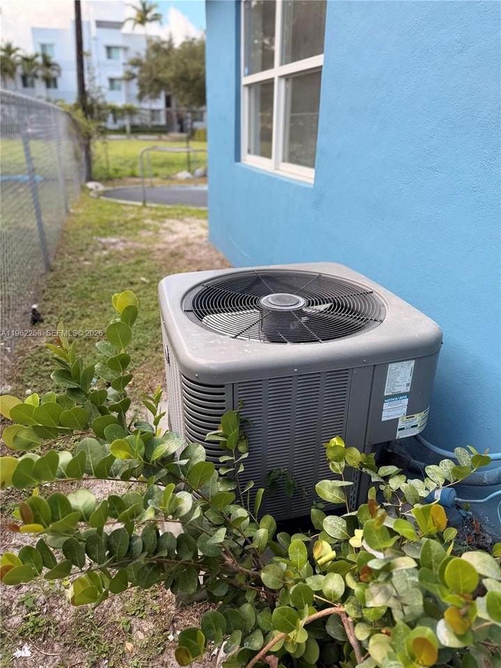 809 Nw 12th Ave - Photo 7 of 10